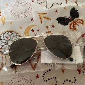 NIB Adult unisex Aviator Sunglasses